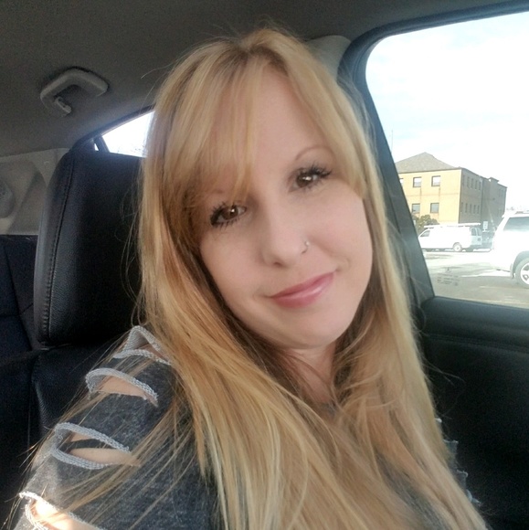 Meet your Posher, Karina - Picture 1 of 1